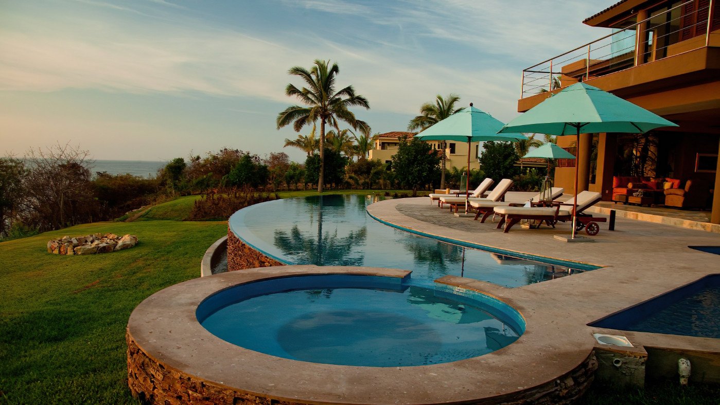 Luxury Surf Villa Lunada