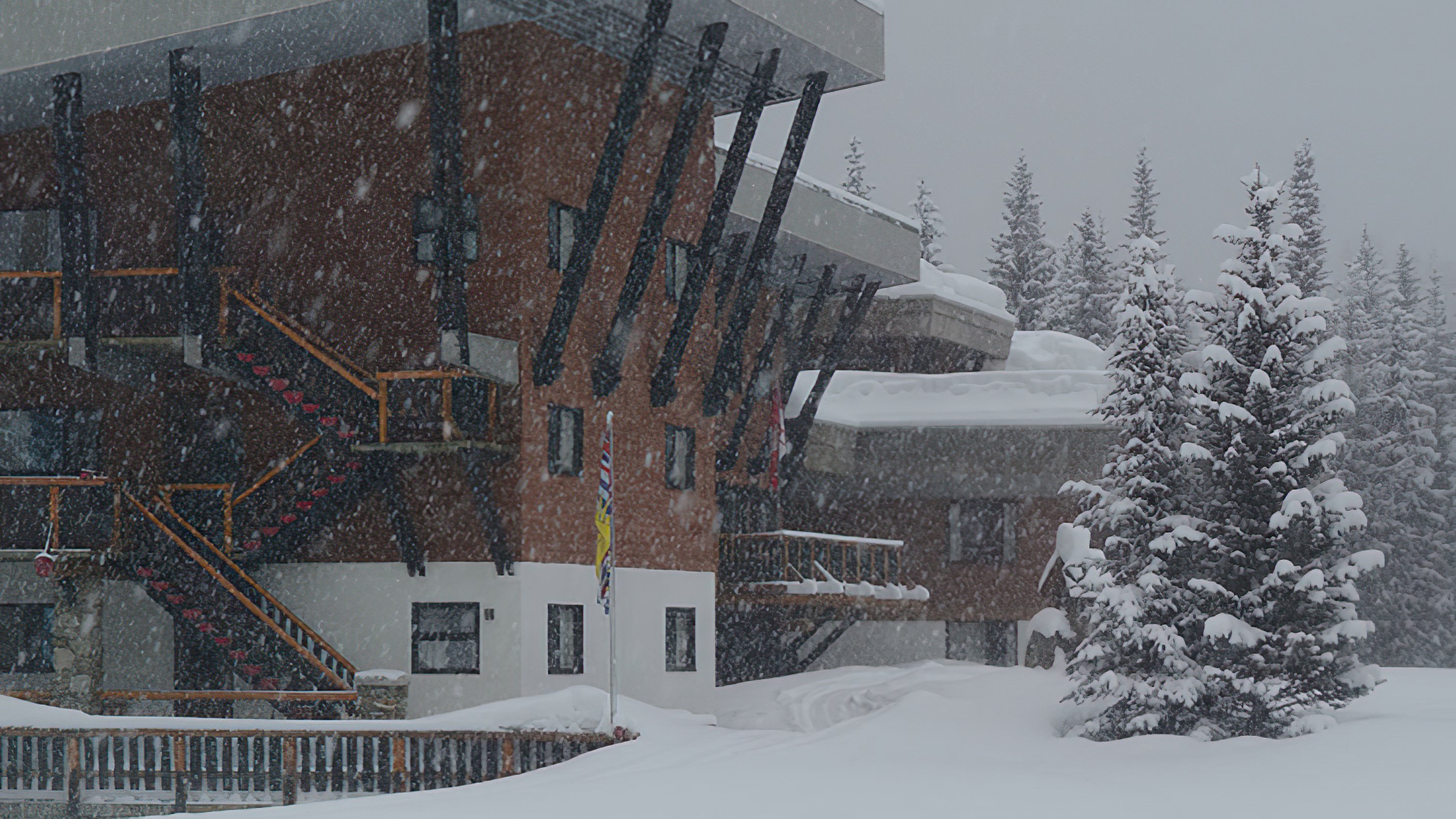 CMH Bugaboos Heliski and Snowboarding in BC Kanada LUEX