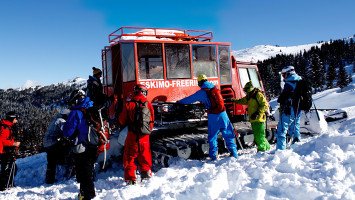 Eskimo Snowcat Freeriding